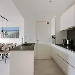 Relax By The Waves 公寓 *