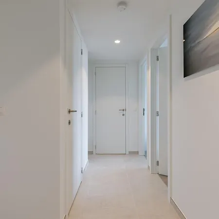 Relax By The Waves Апартаменты