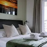 Relax By The Waves Apartman